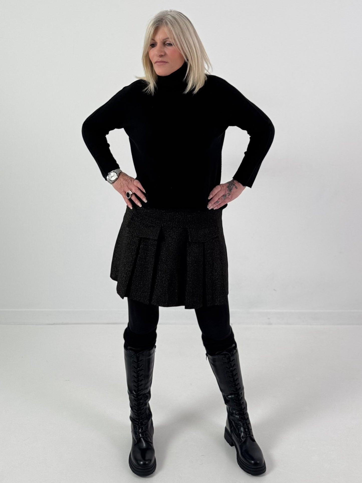 Rock Shorts in leather look model "Smooth Edge" - black