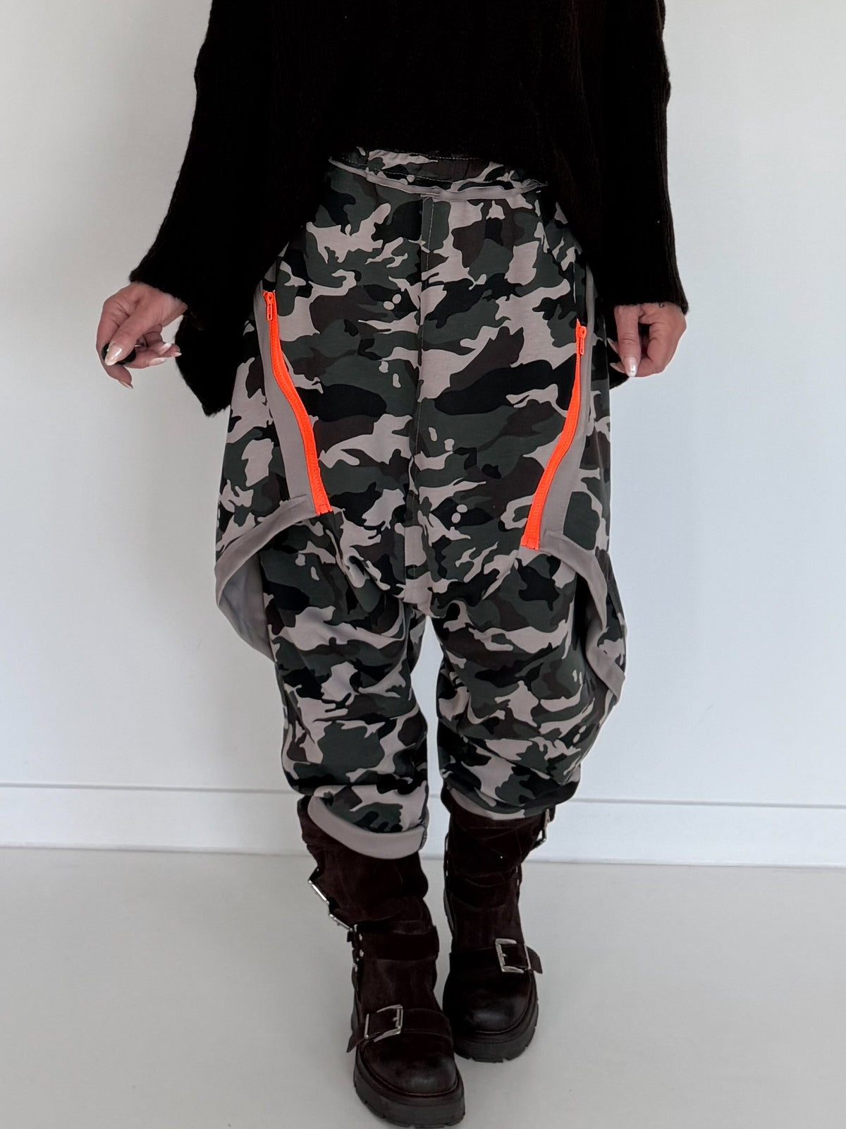 Harembroek met camouflageprint - olijf-taupe-meerkleurig