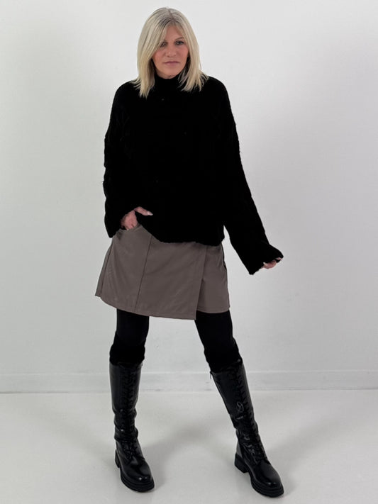 Pullover model "Cozy Lace-Up" - zwart