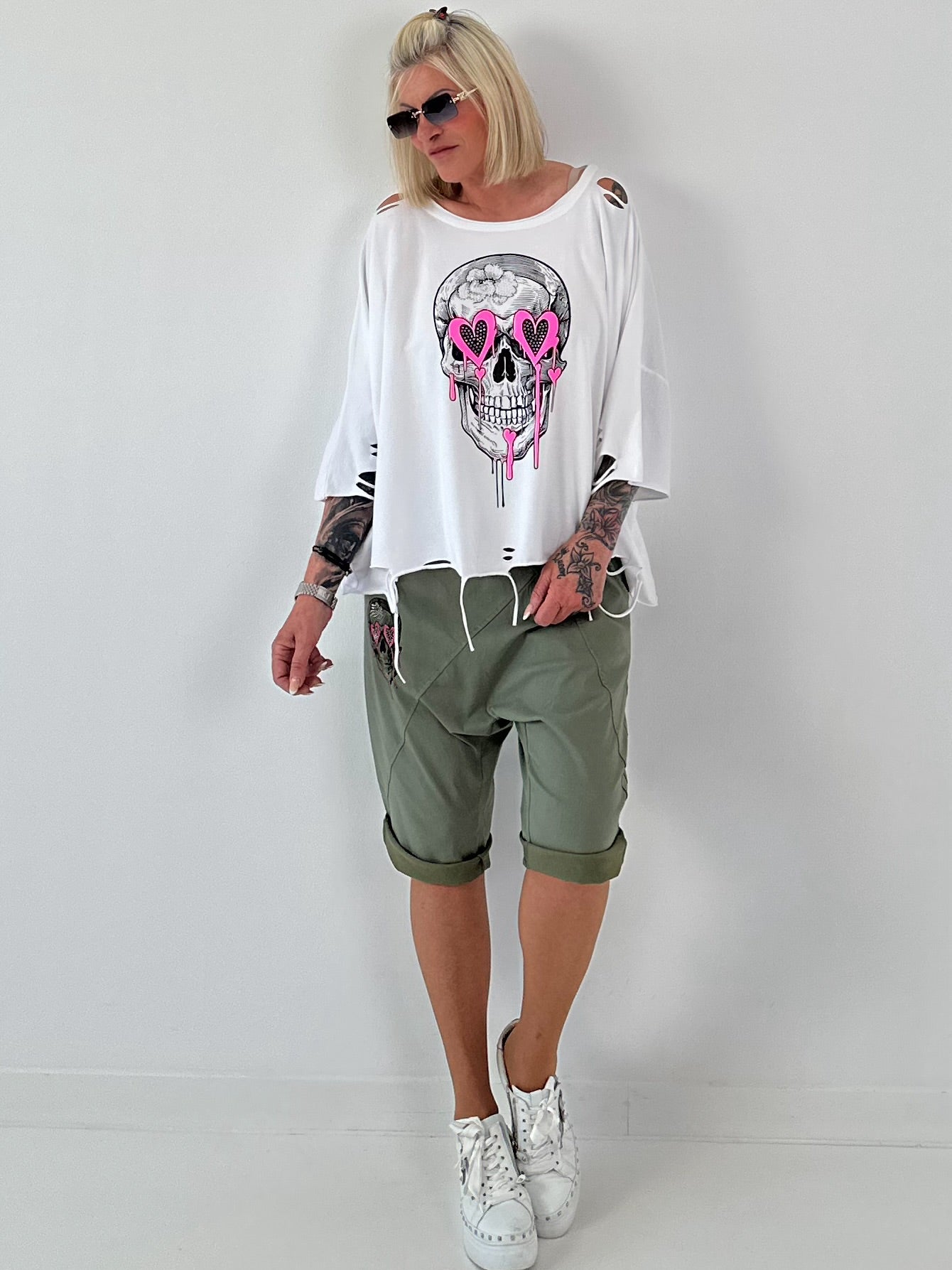 Oversized Shirt mit Cut Outs und Skull - weiss