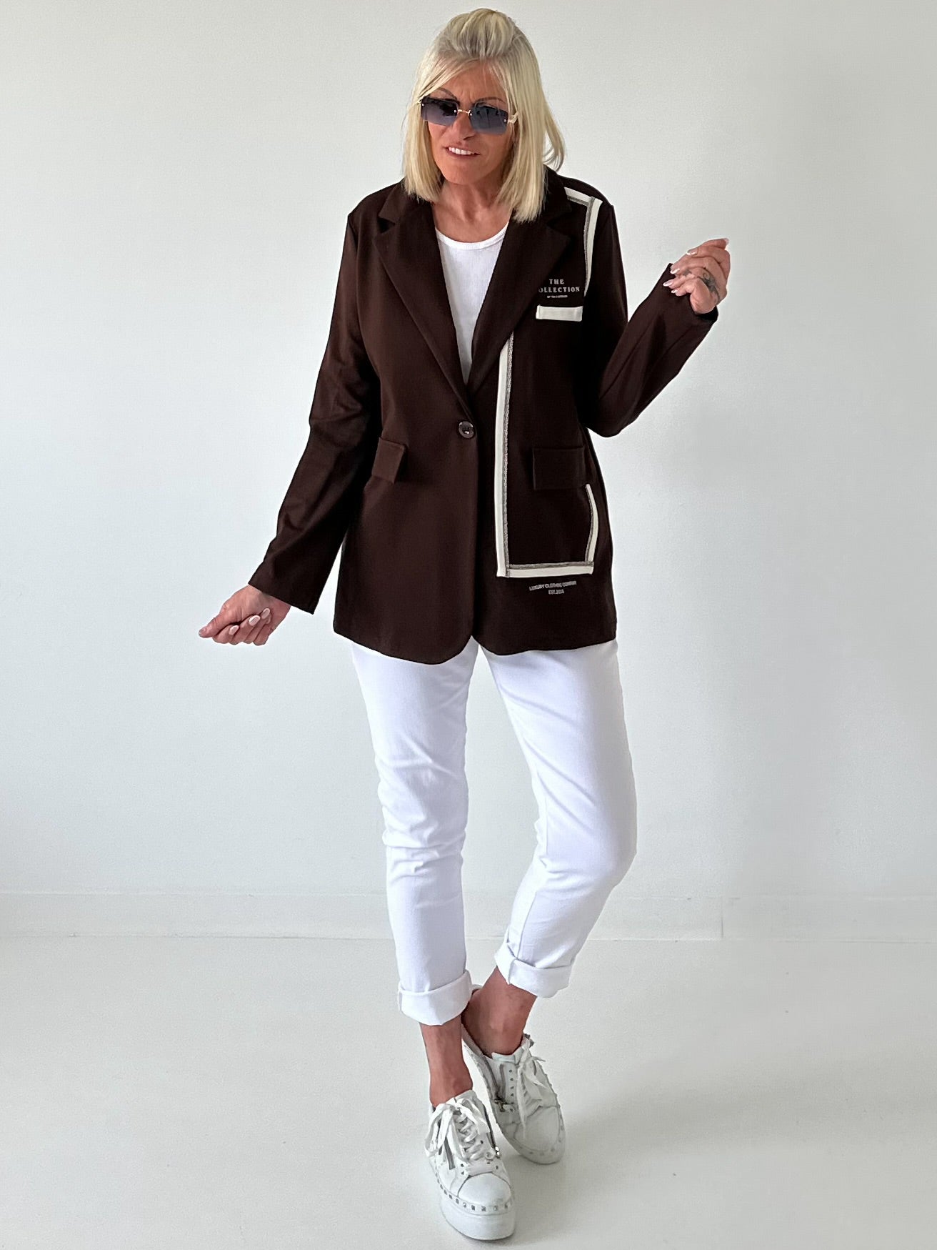 Blazer mit Statement Patch - mokka