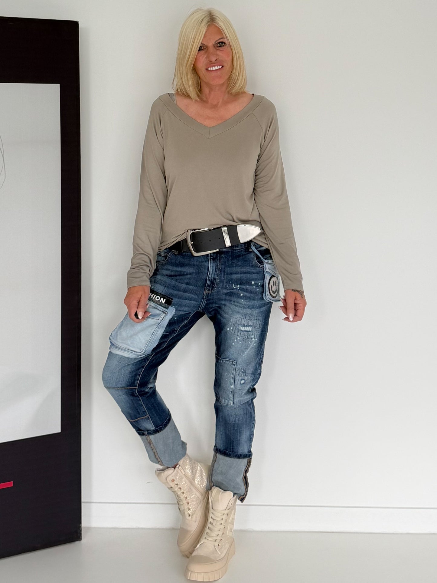 Basic Shirt mit V-Ausschnitt - taupe