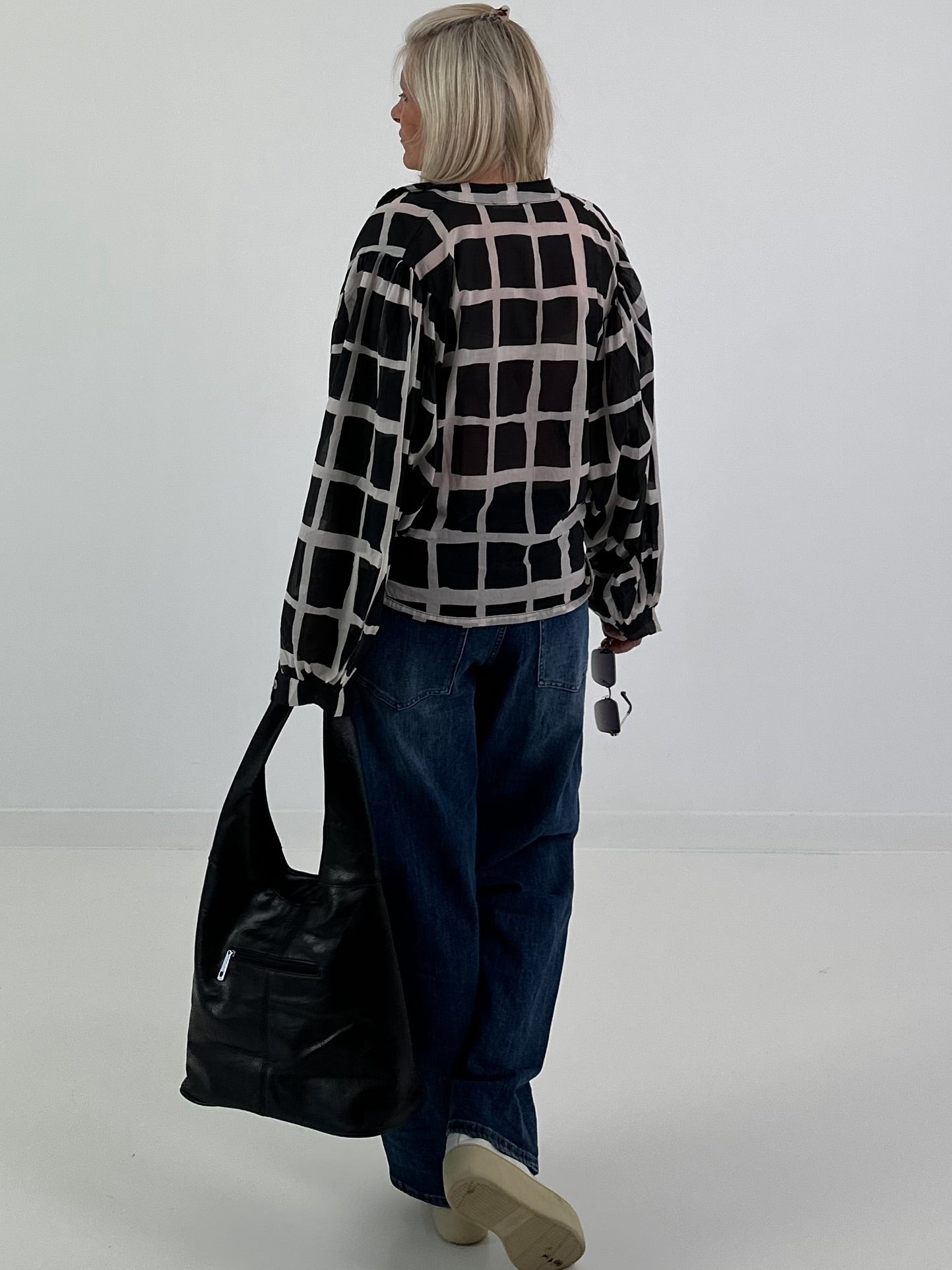Lightweight blouse with graphic pattern - black - beige