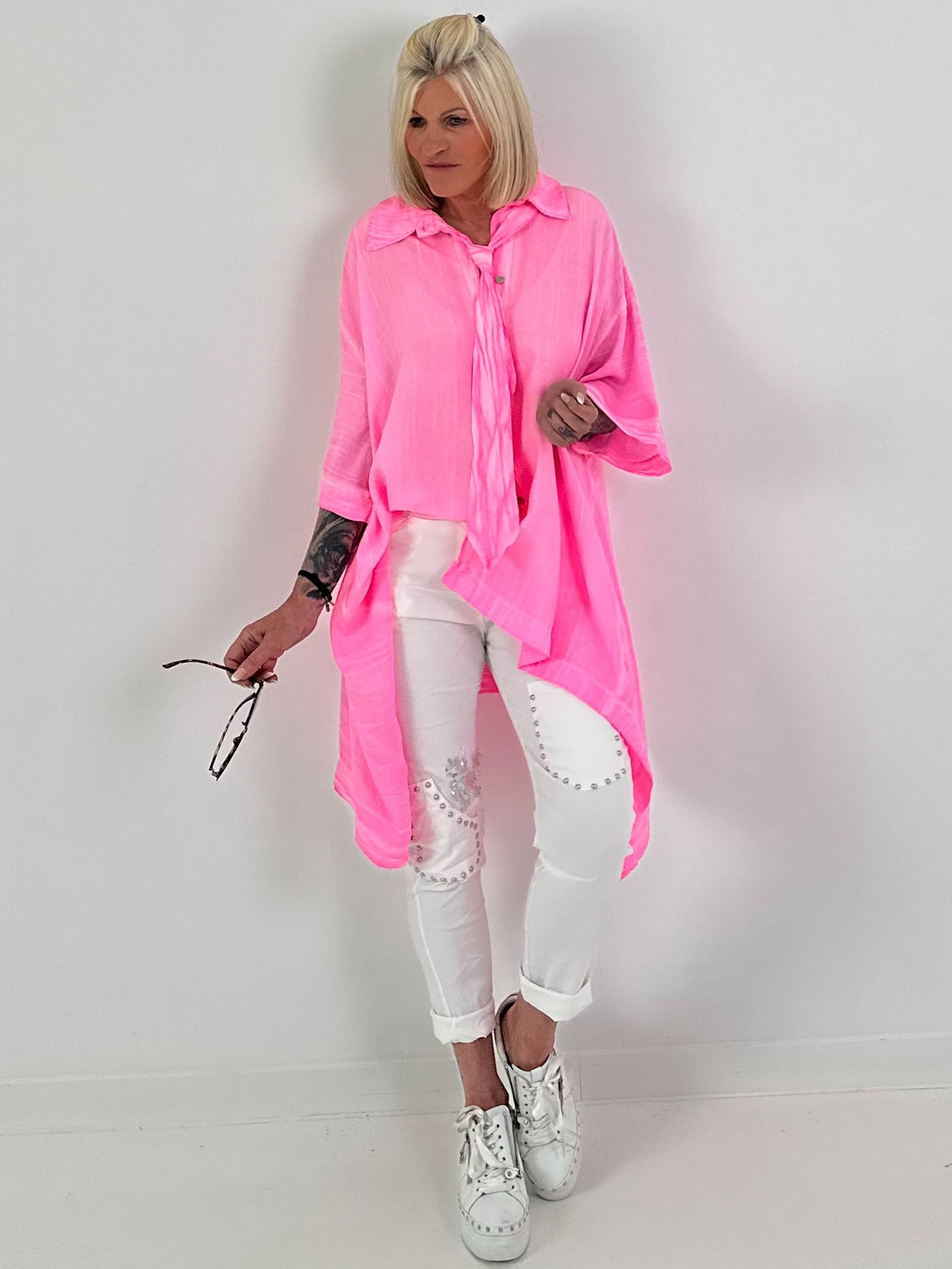 Oversized Bluse asymmetrisch mit Krawatte - neonpink