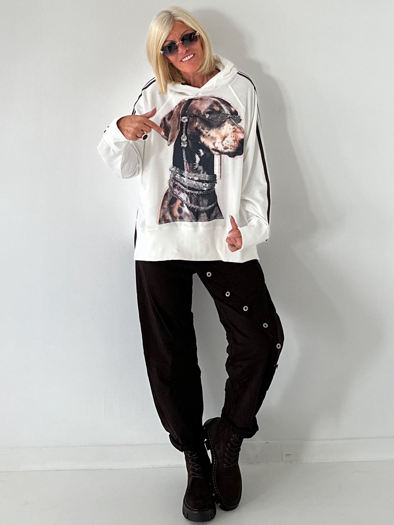 Stylisches Sweatshirt  mit großem Patch Dog - weiss