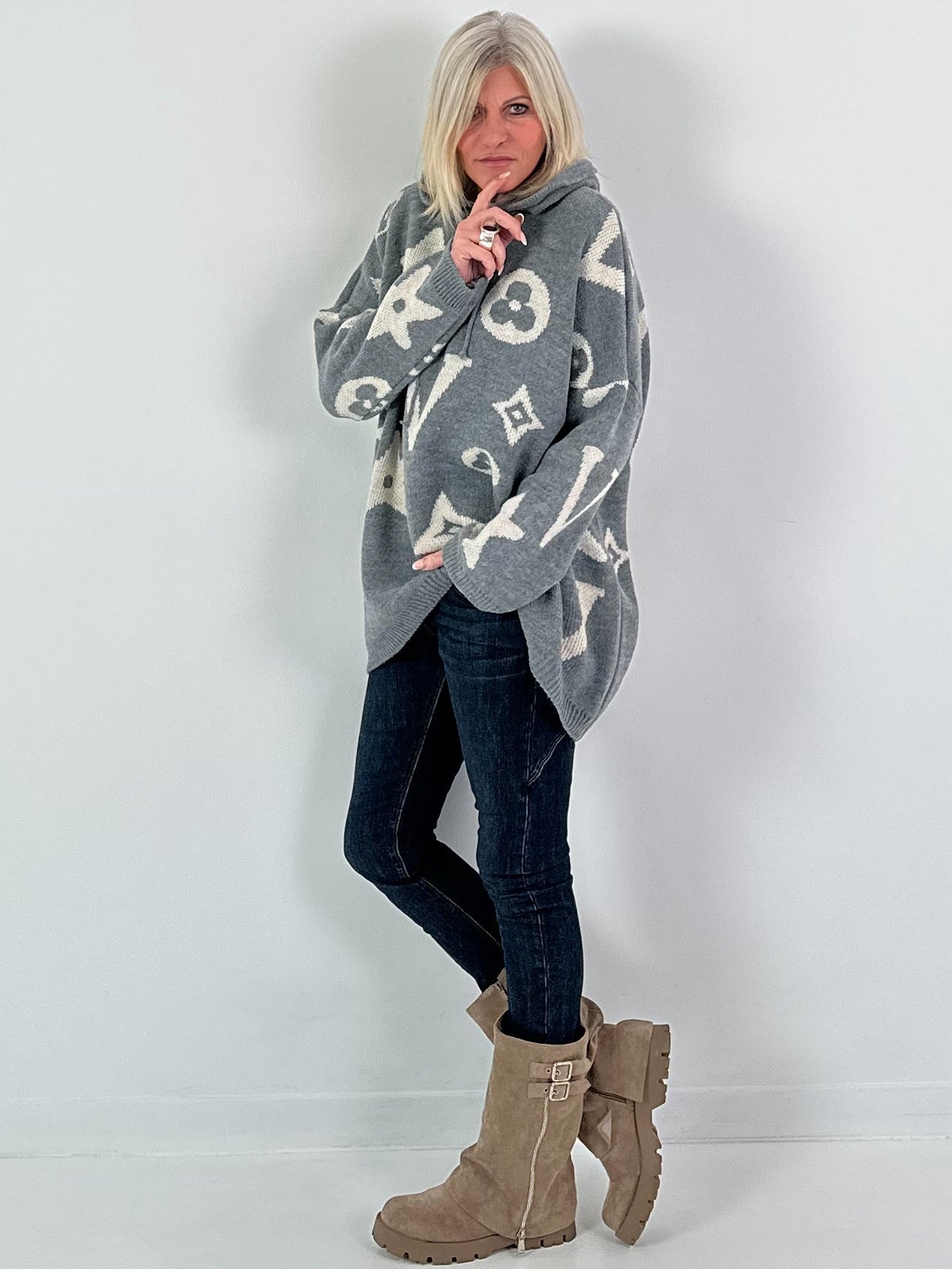 Hooded knit sweater, model "Cozy Beam" - grey