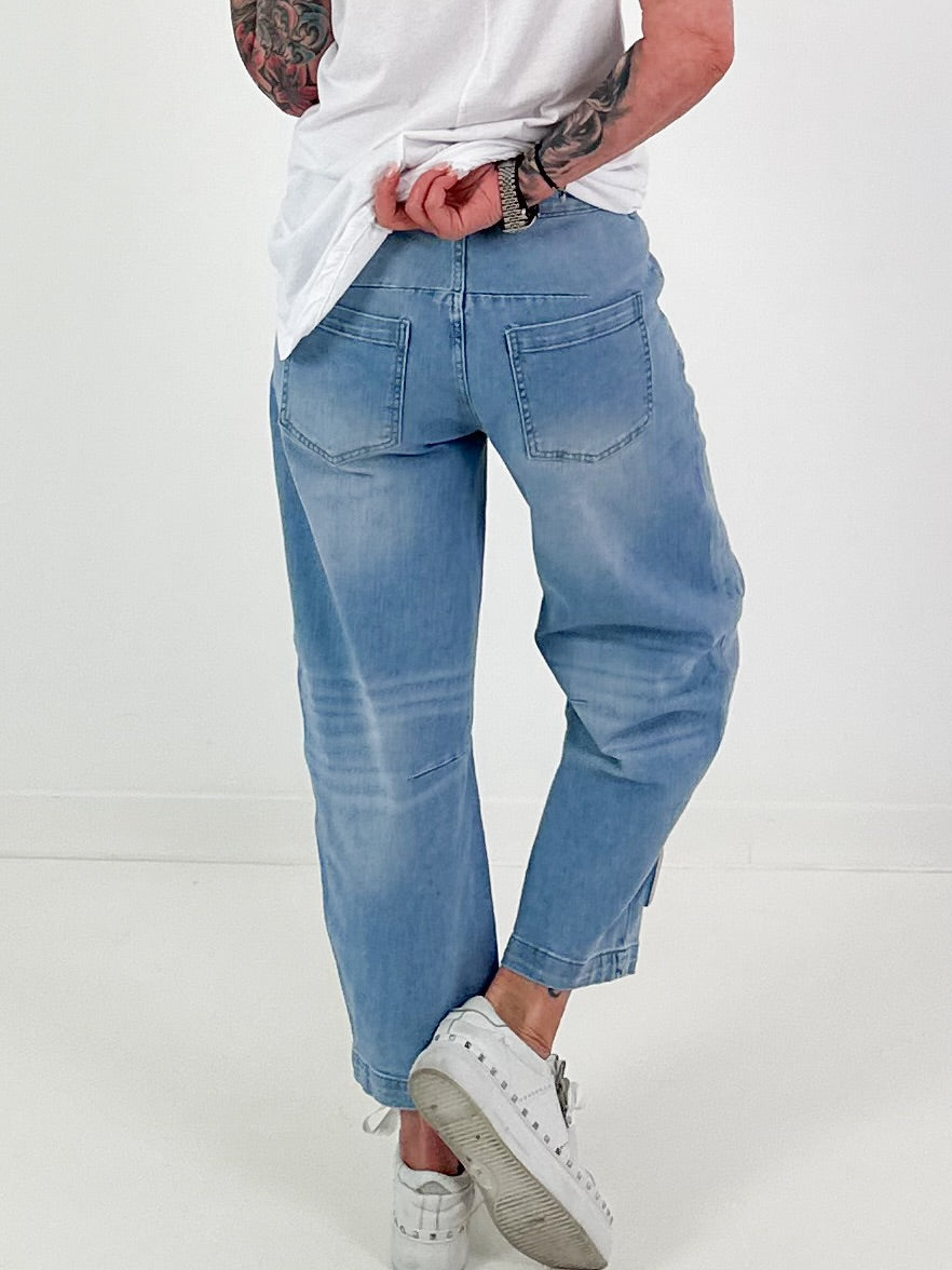 Jeans with large eyelets - denim