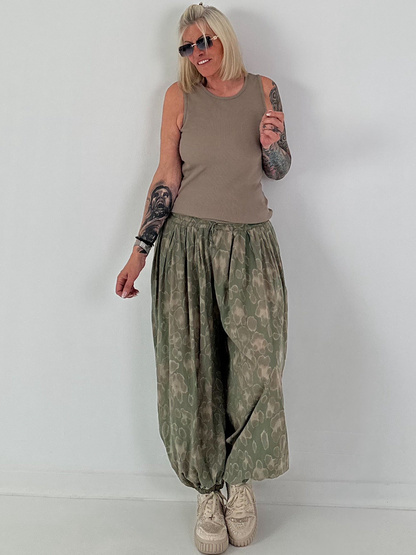 Leichte Pumphose mit stylischem Print  - oliv -mehrfarbig