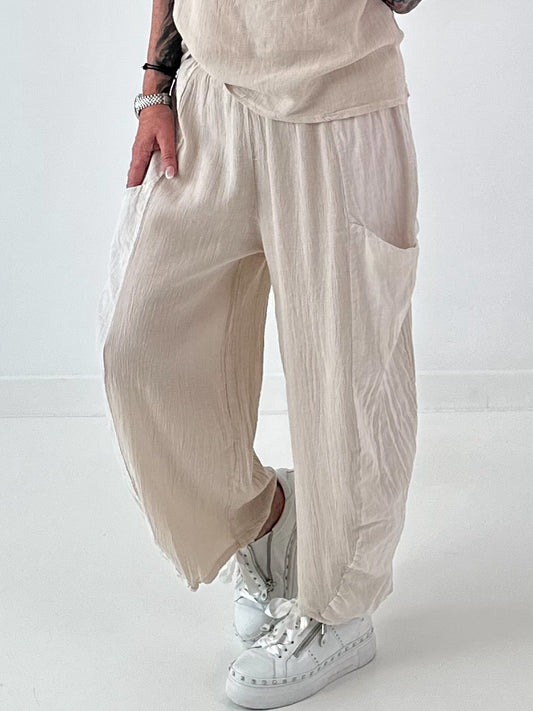 Grobe Hose im Materialmix mit großen Taschen - beige