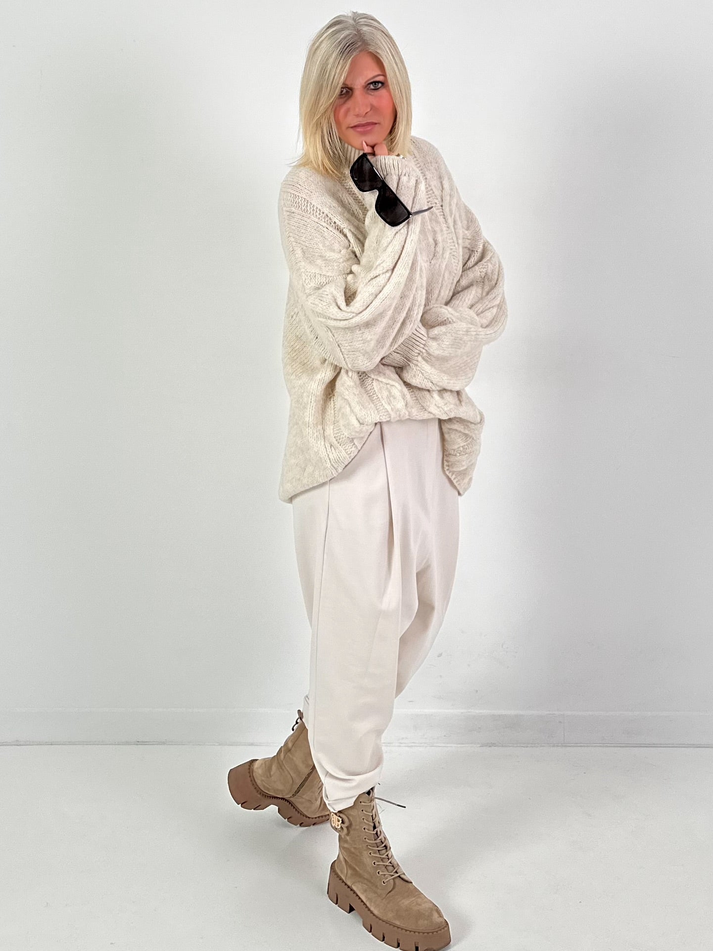 Lässiger Pullover mit Zopfmuster Modell "Pure Cable" - beige