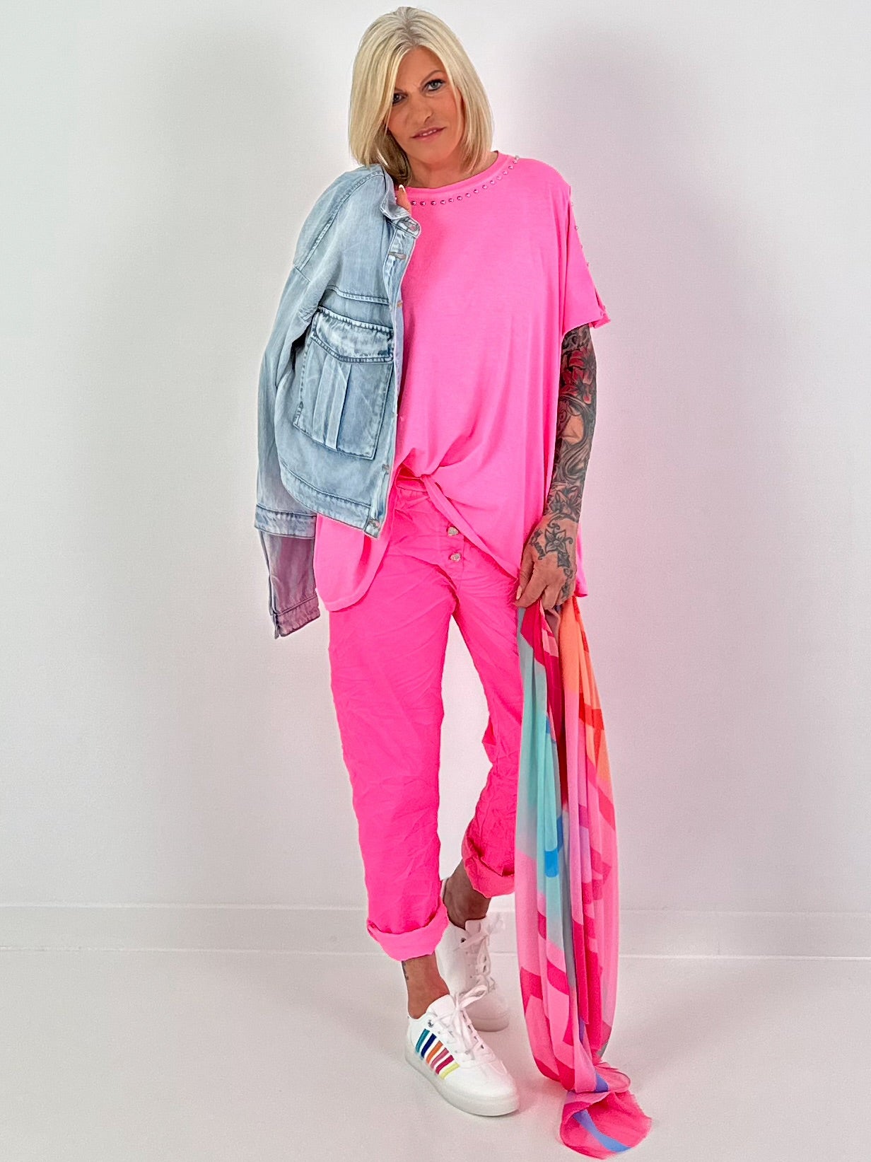 Shirt mit Nieten und Cut-Outs - neonpink