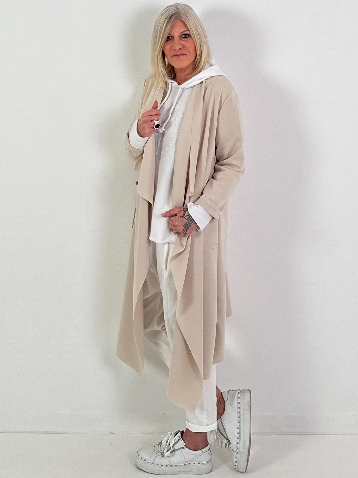 Mantel Modell "Velvet Breeze" - beige