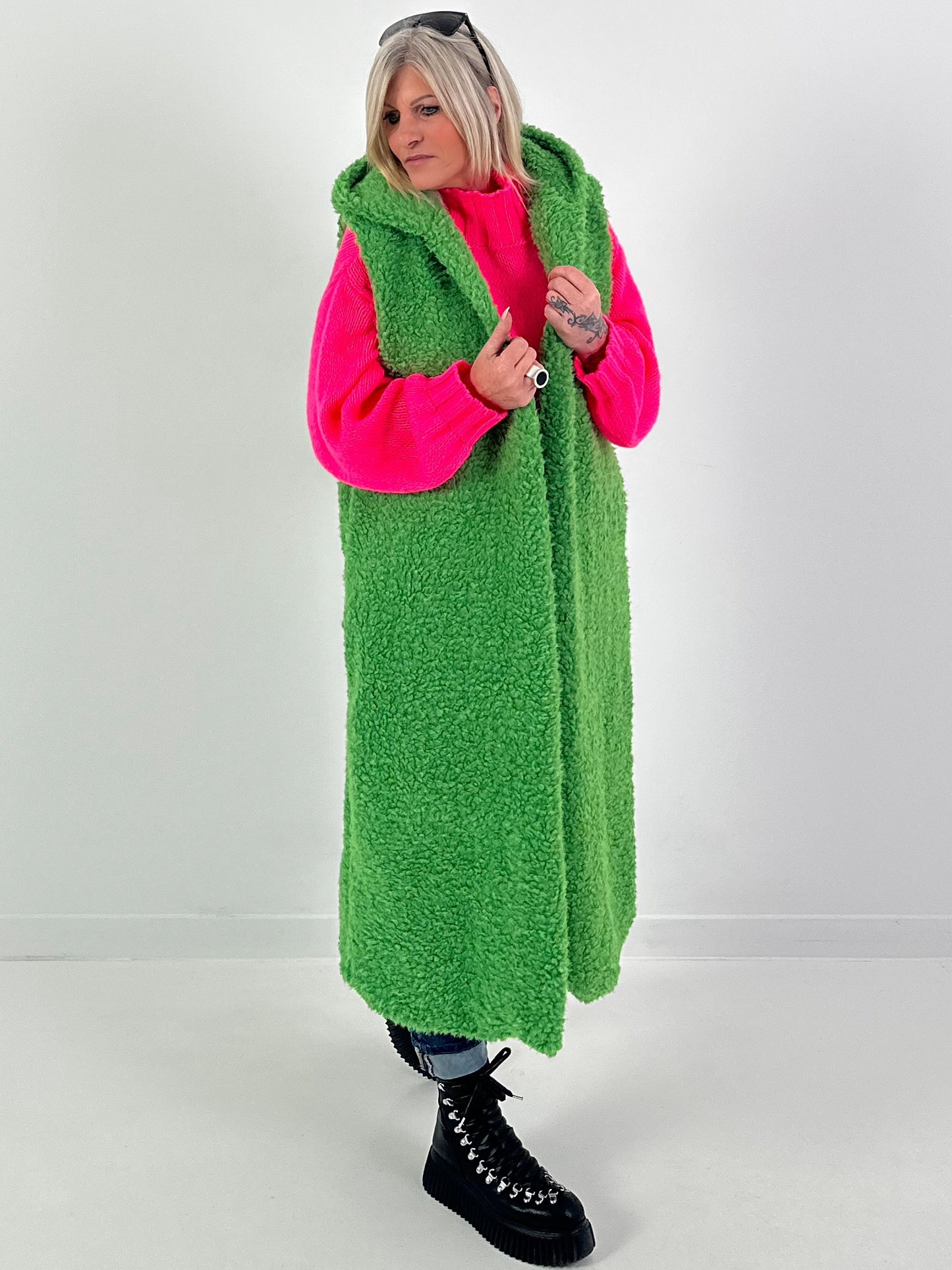 Long vest model "Leo Layers" - green