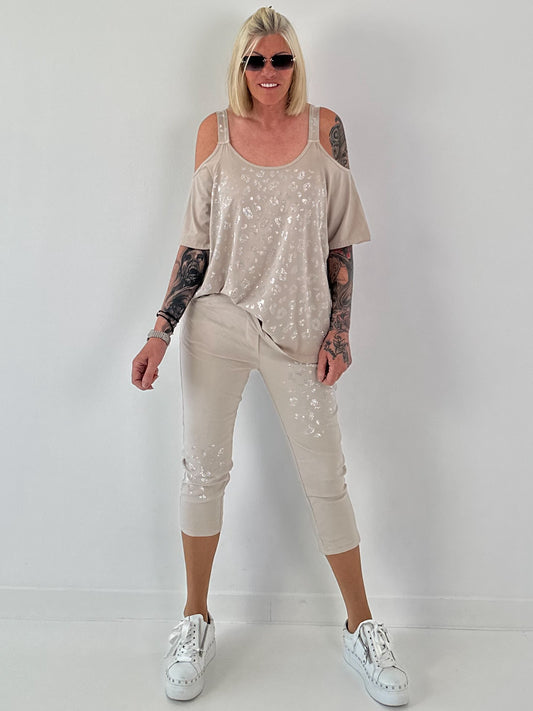 Shirt mit Cold Shoulder und Leo Strass - beige