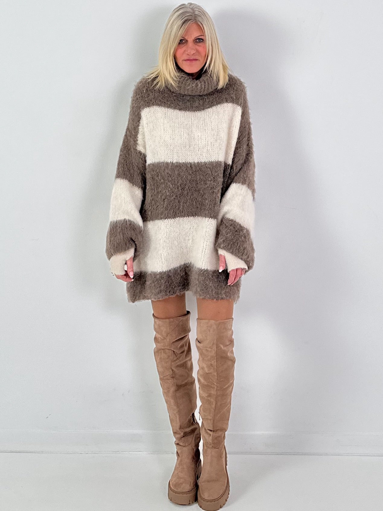 Lange trui/jurk model "Velvet Flow" - beige-taupe