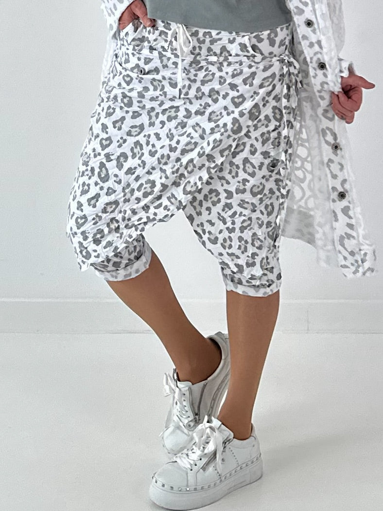 Stylische Hose mit Überwurf im Knit-Look - weiss