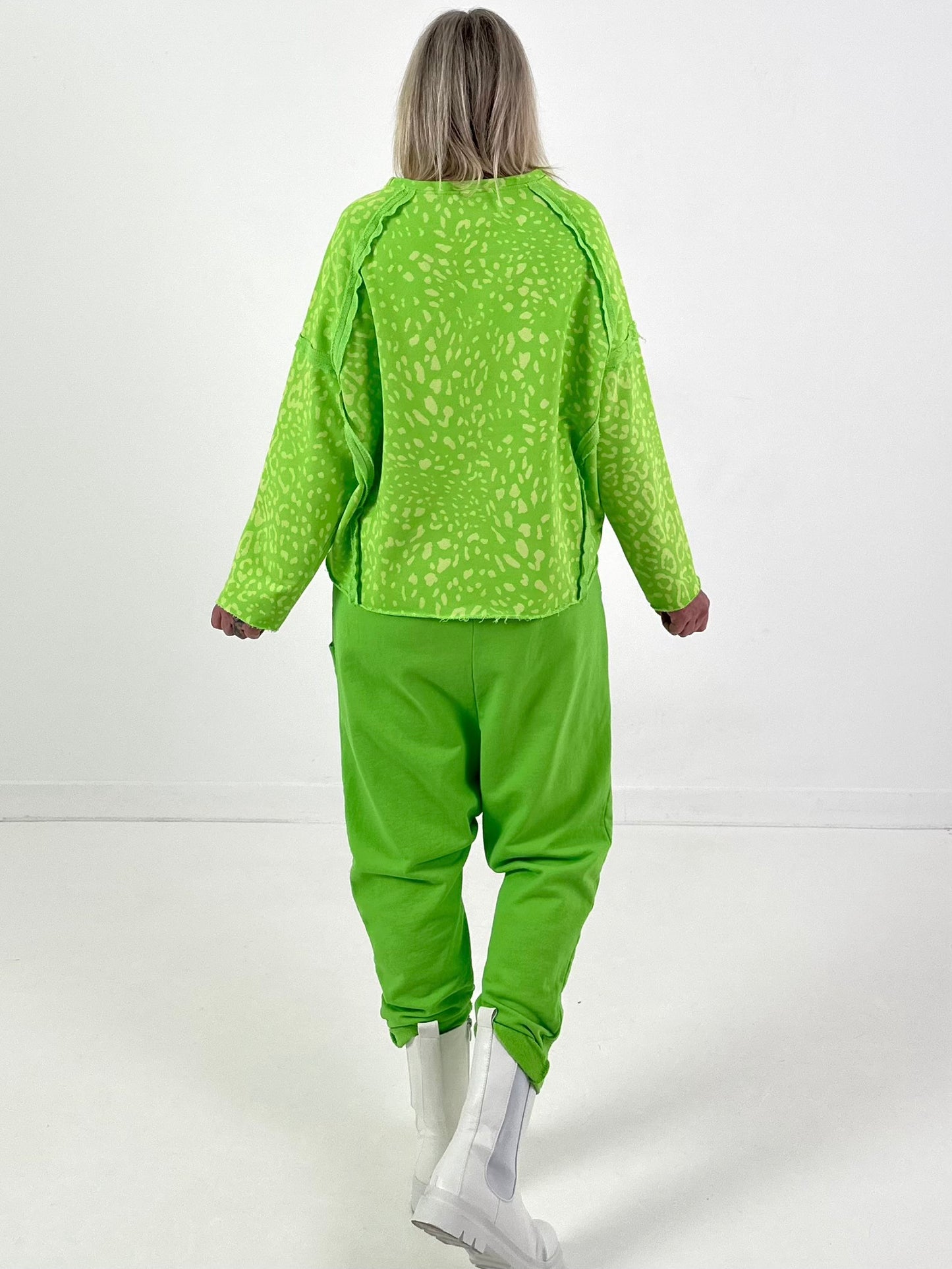 Oversized Sweatshirt Modell "Breave Adventure" - apfelgrün