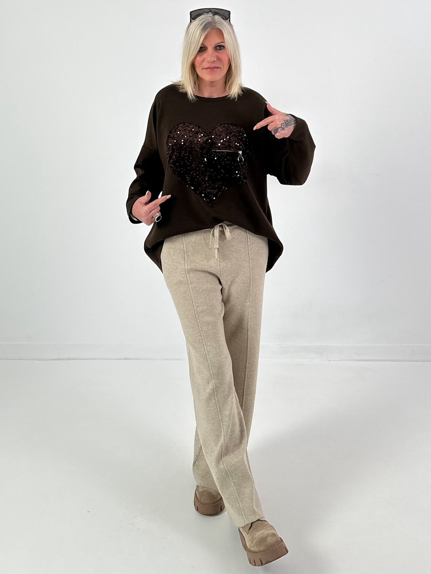 Sweatshirt model "Hidden Heart" - coffee