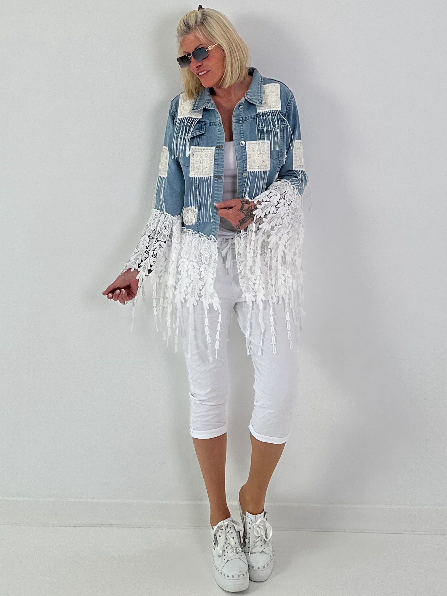 Boho Jeansjacke mit aufwendigen  Details - hellblau-weiss