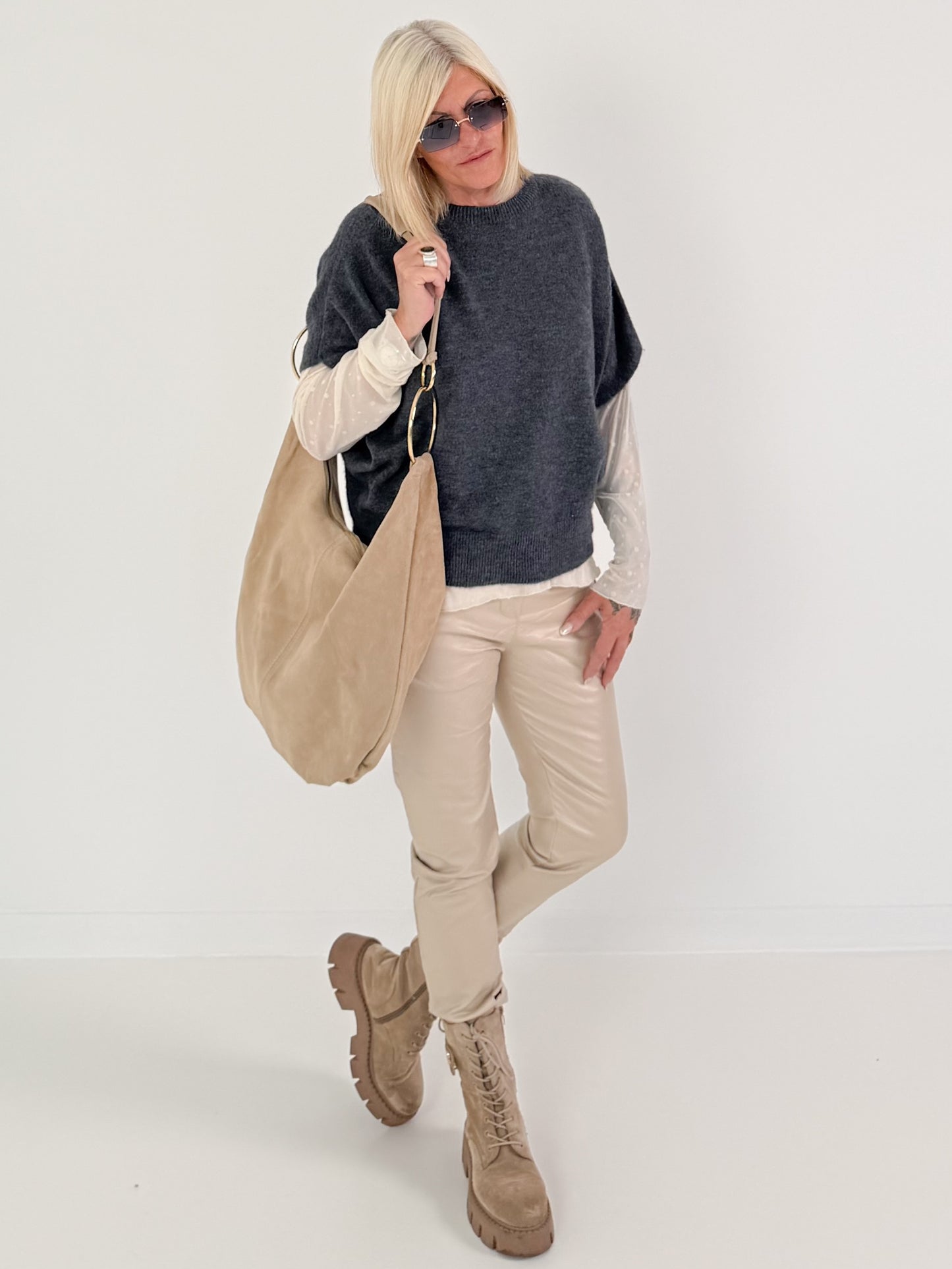 Genuine leather bag with elaborate details - beige