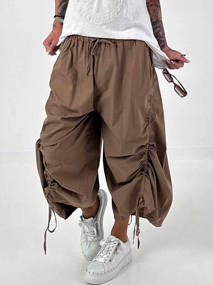 Balloon trousers with gathering seams - chocolate