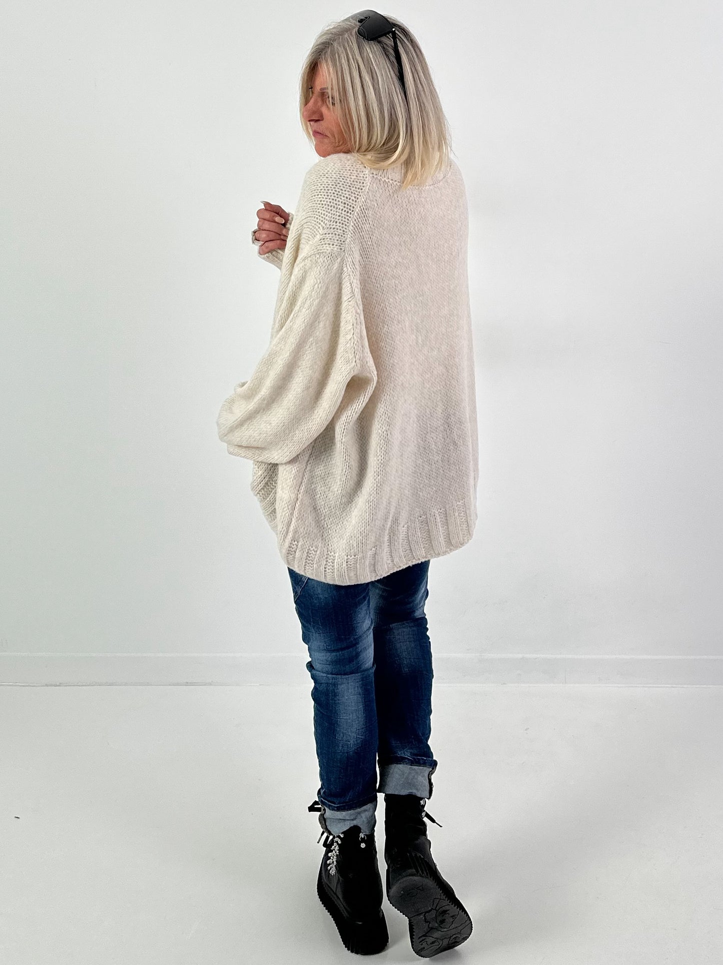 Oversized sweater model "Snuggle Arctic" - beige