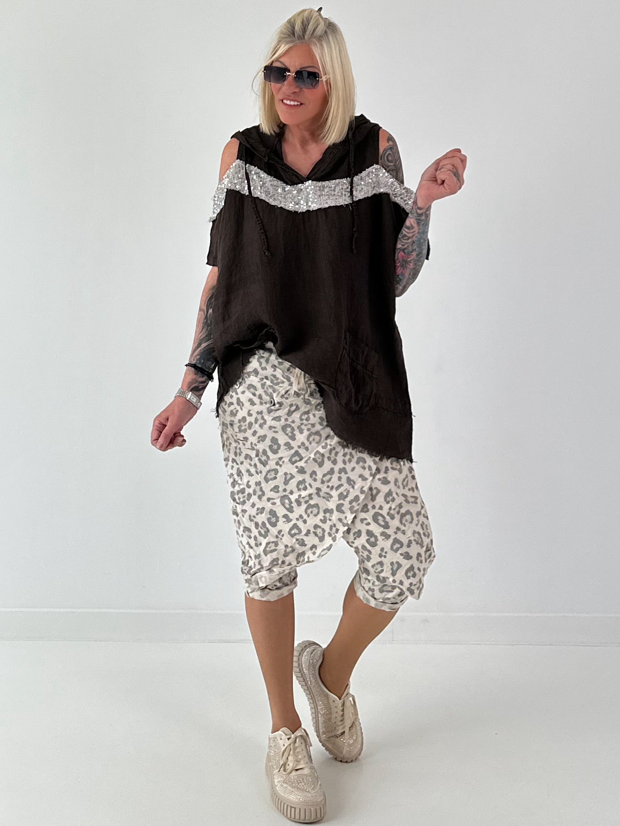 Leinen Shirt mit Pailletten und Cold Shoulder - schoko
