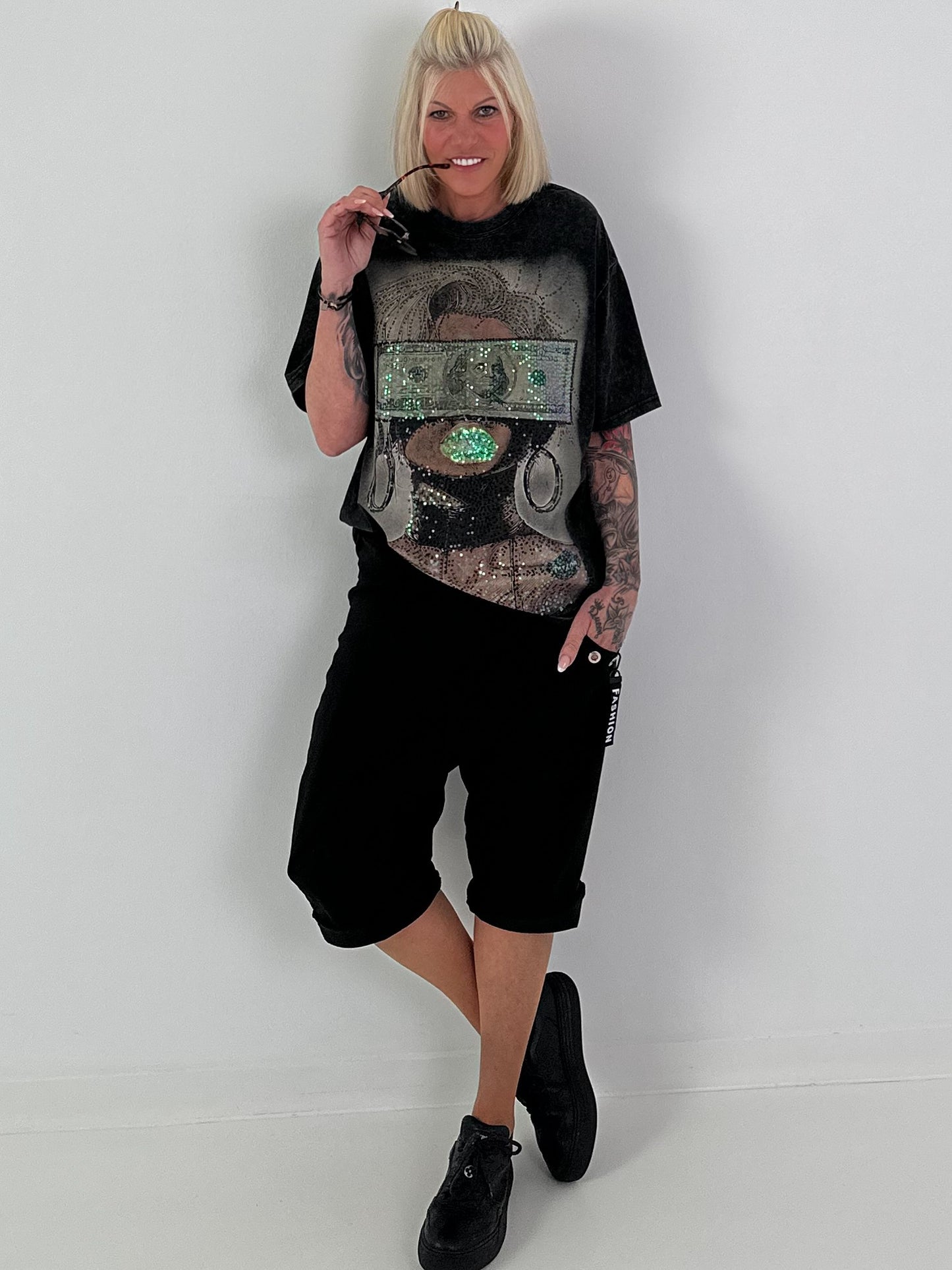 Baggy Short mit Überwurf und Tasche mit Details - schwarz