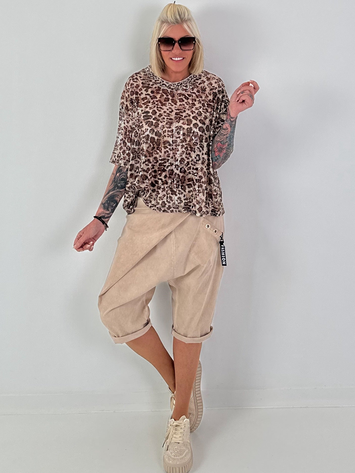 Pailletten Shirt mit Allover Leo Muster - beige-mehrfarbig