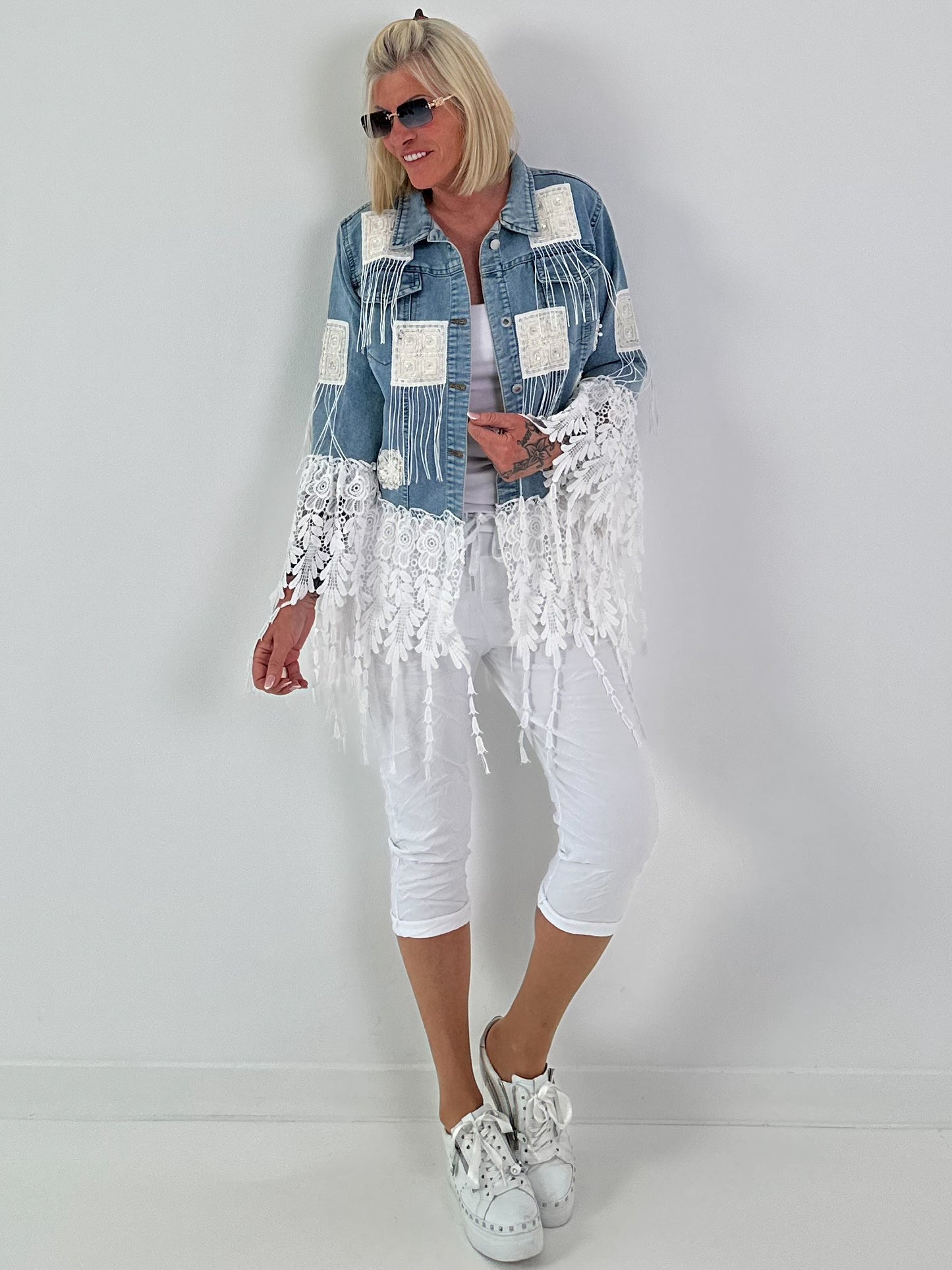 Boho Jeansjacke mit aufwendigen  Details - hellblau-weiss