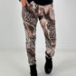 Hose in Wildleder-Optik mit Animal Print - mehrfarbig