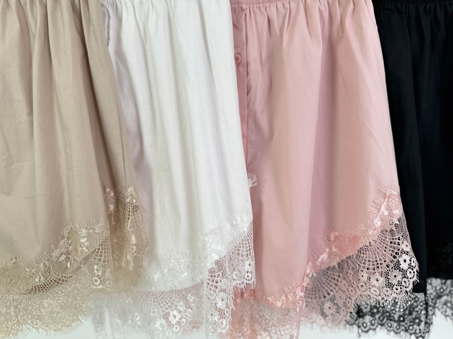 Blouse model "Peek-a-Boo" - 4 kleuren