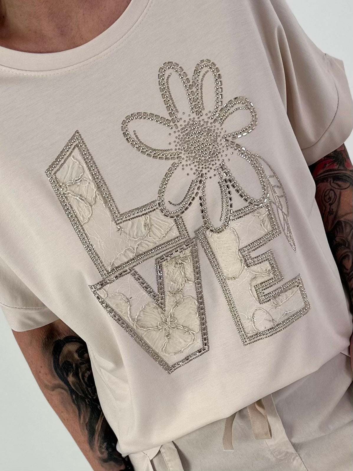 T-Shirt Love mit Strasssteinen - beige