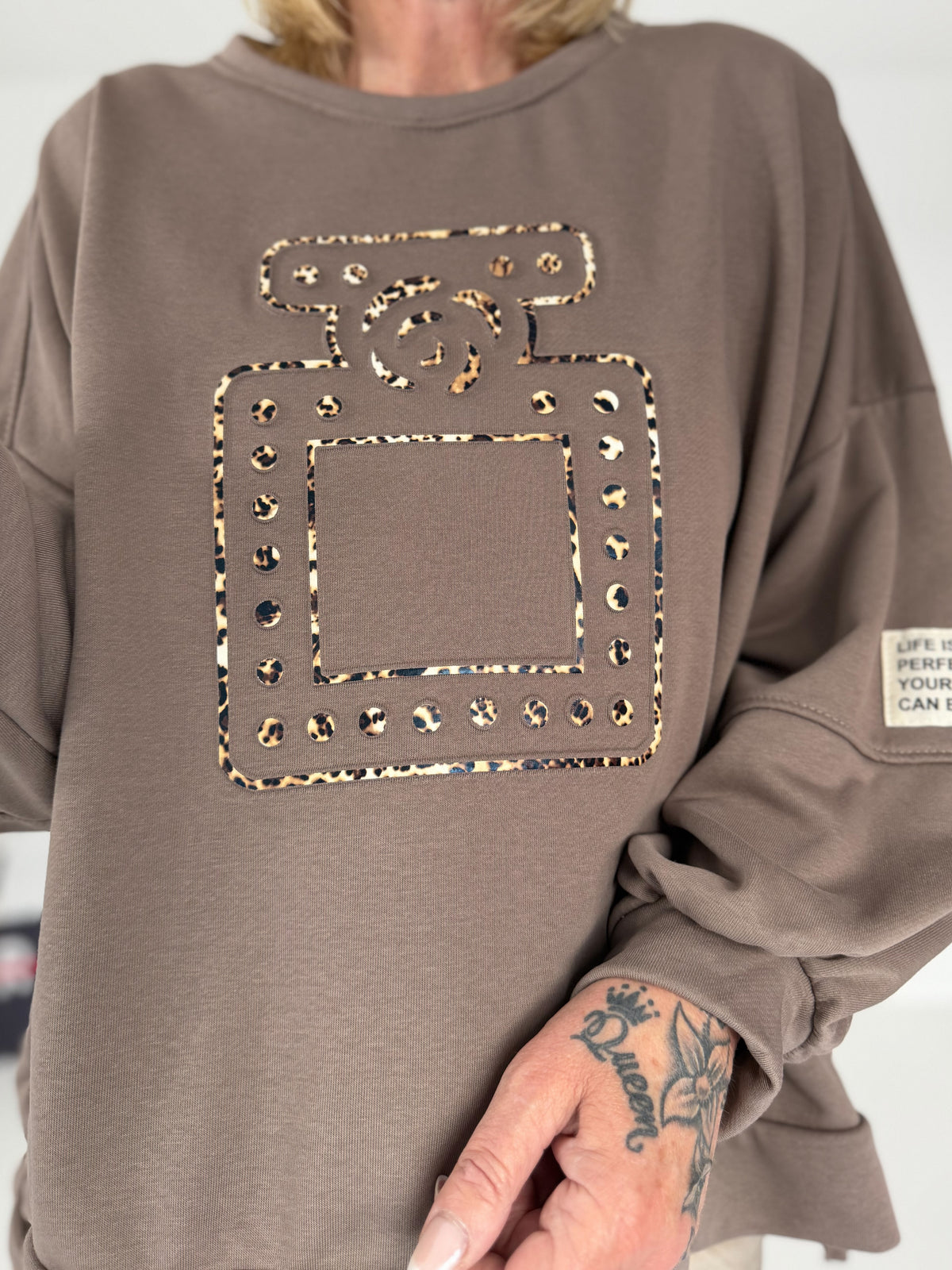 Sweater mit 3D-Print - taupe-leo