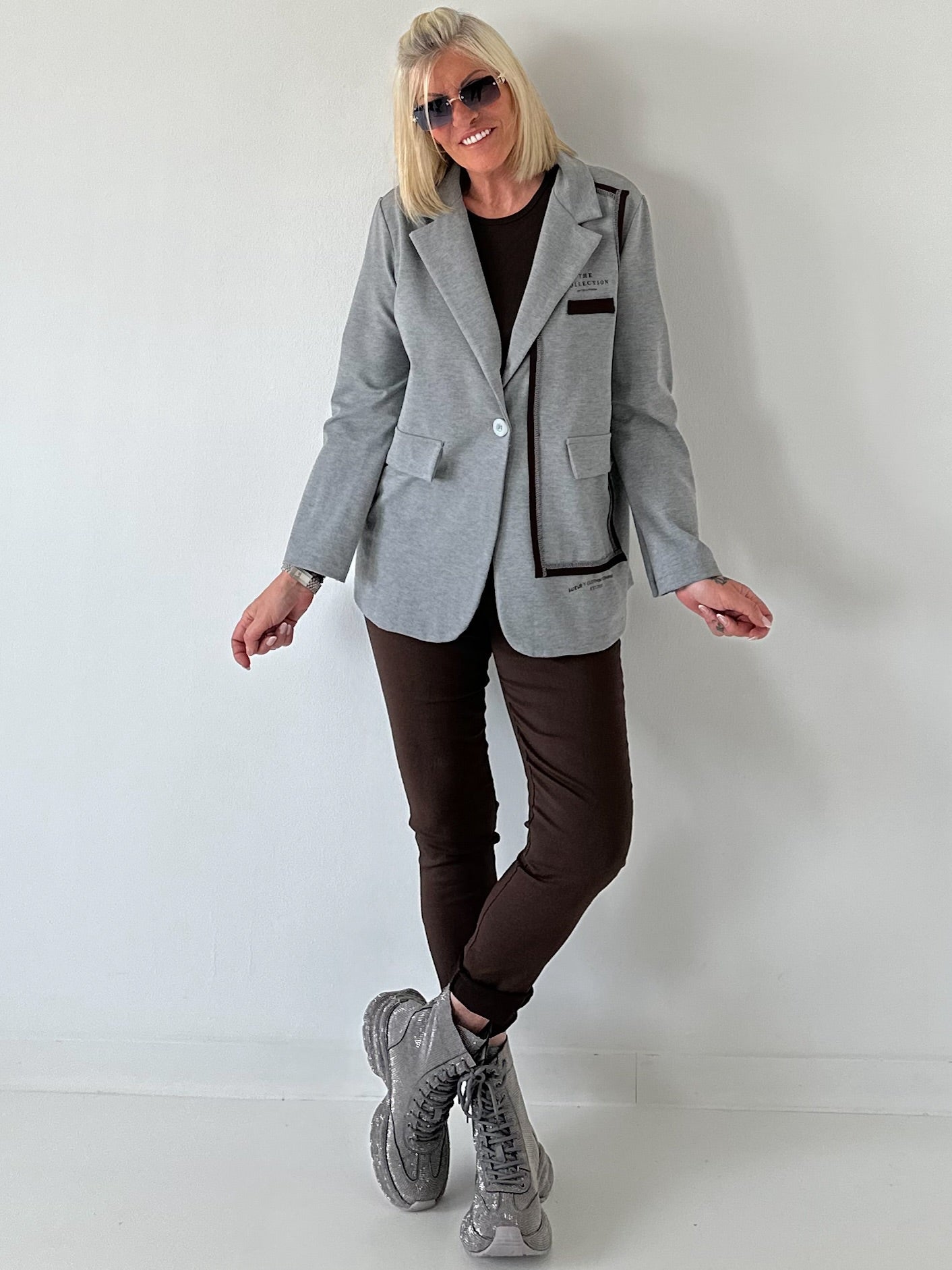 Blazer mit Statement Patch - grau