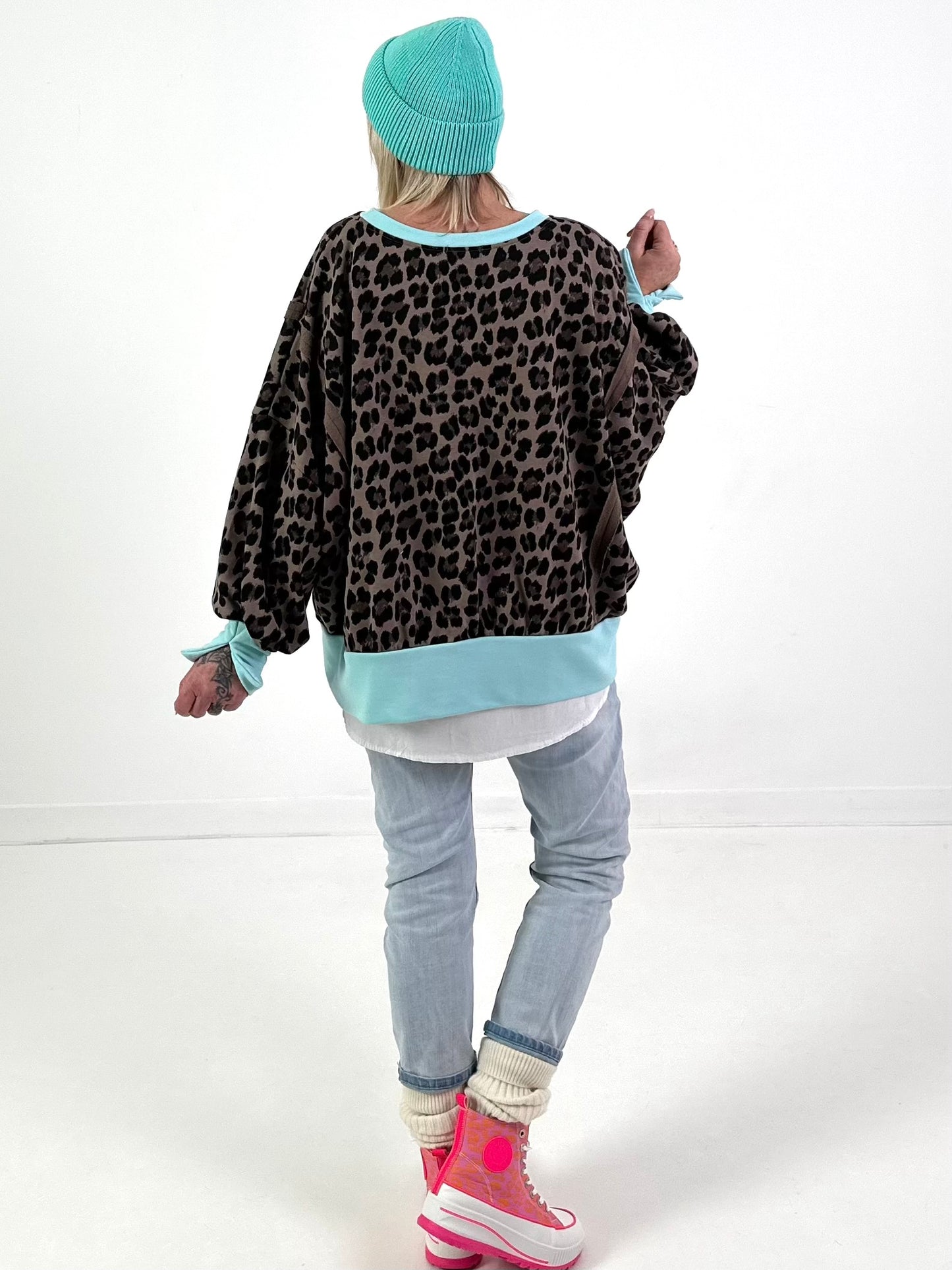 Sweater model "Hi Cat" - leo-light blue