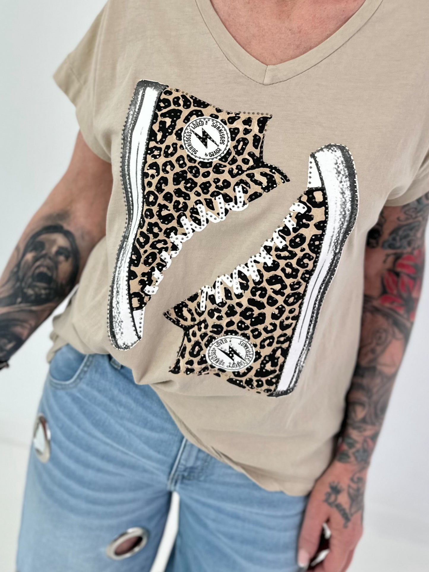 T-shirt with leopard shoe print - beige
