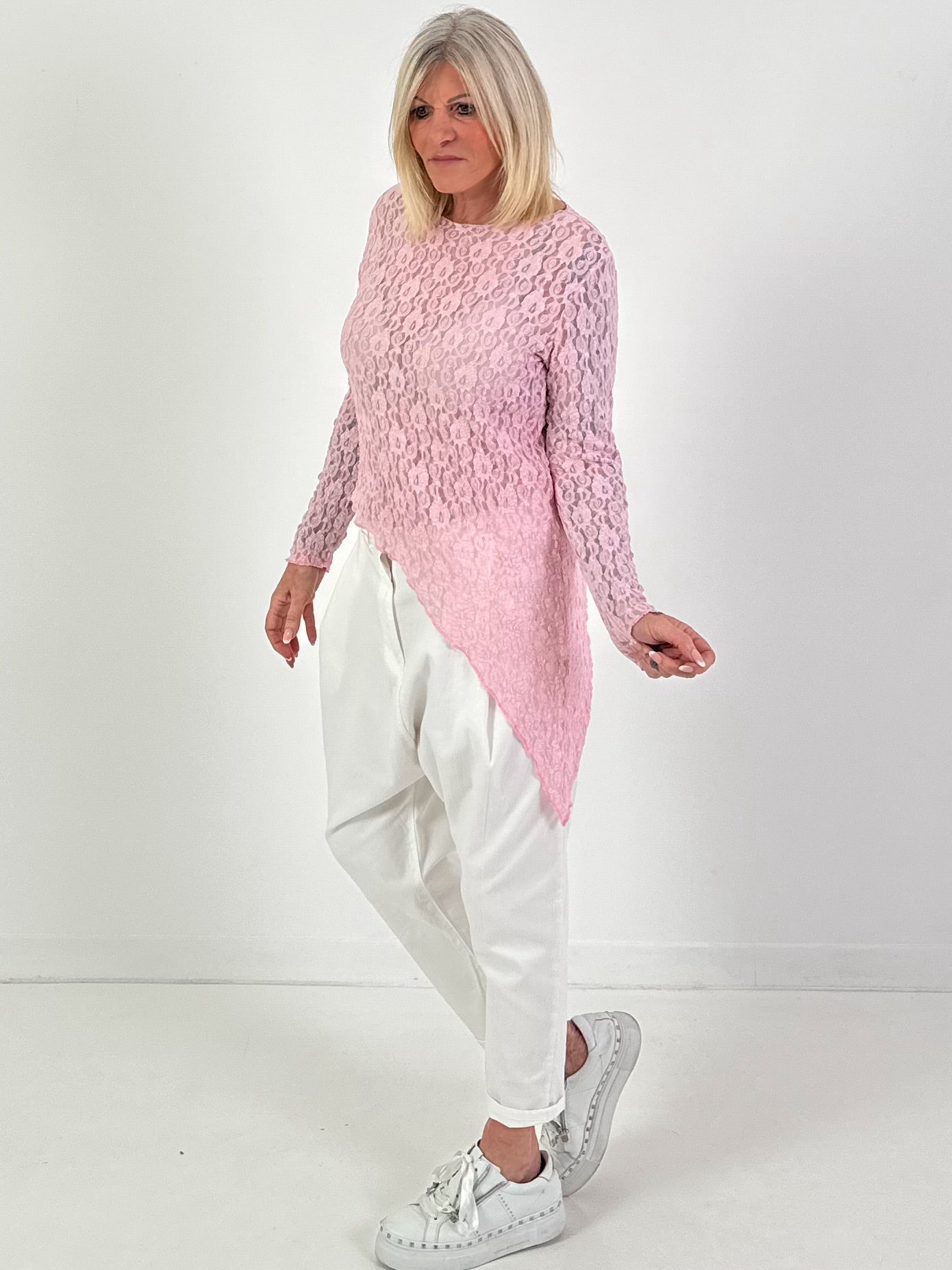 Asymmetrisches Shirt Modell "Lace Layer" - rosa ( lieferbar ab ca. 11.12.25)