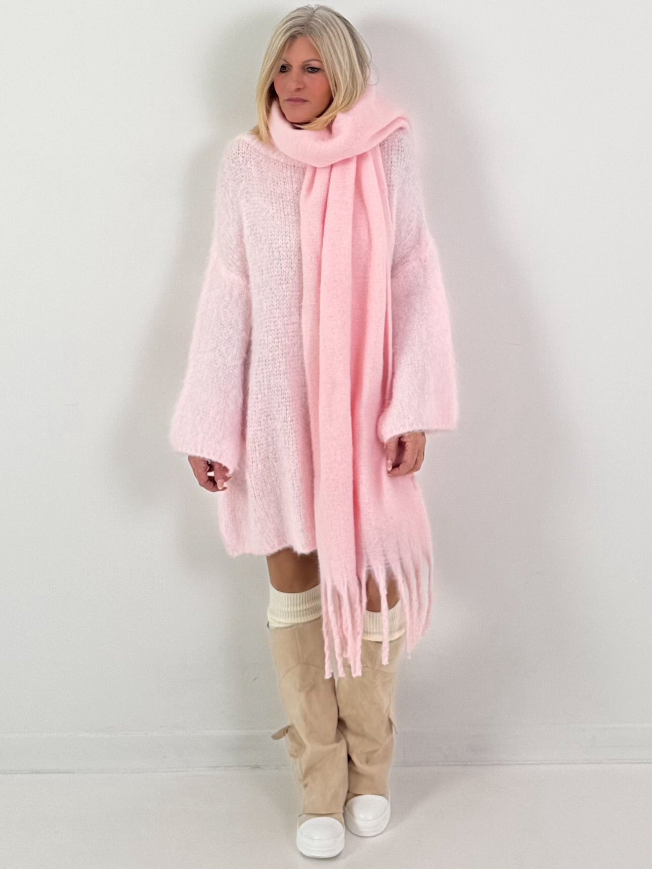 Sjaal met franjes model "Fleur de Charme" - babyroze