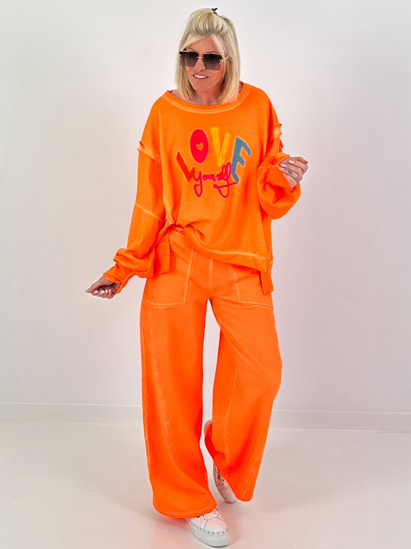 Sweater Love Yourself - neon orange