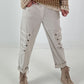Hose mit elastischem Bund und Knopfdetails - beige