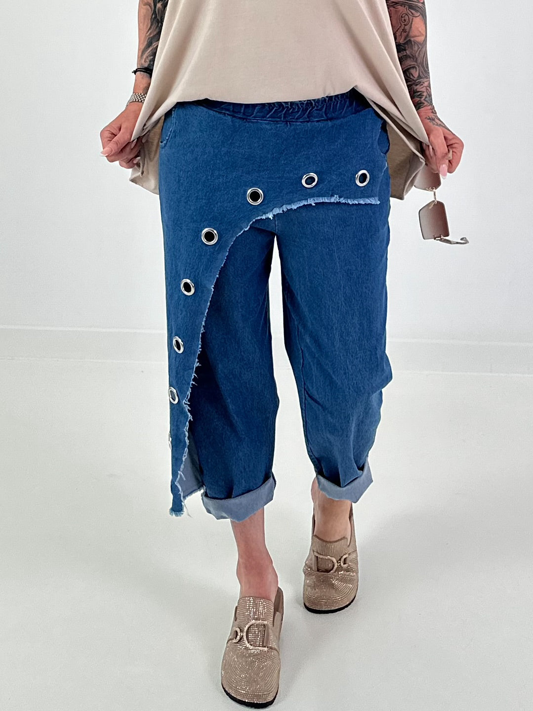 Dark blue jeans with silver eyelets