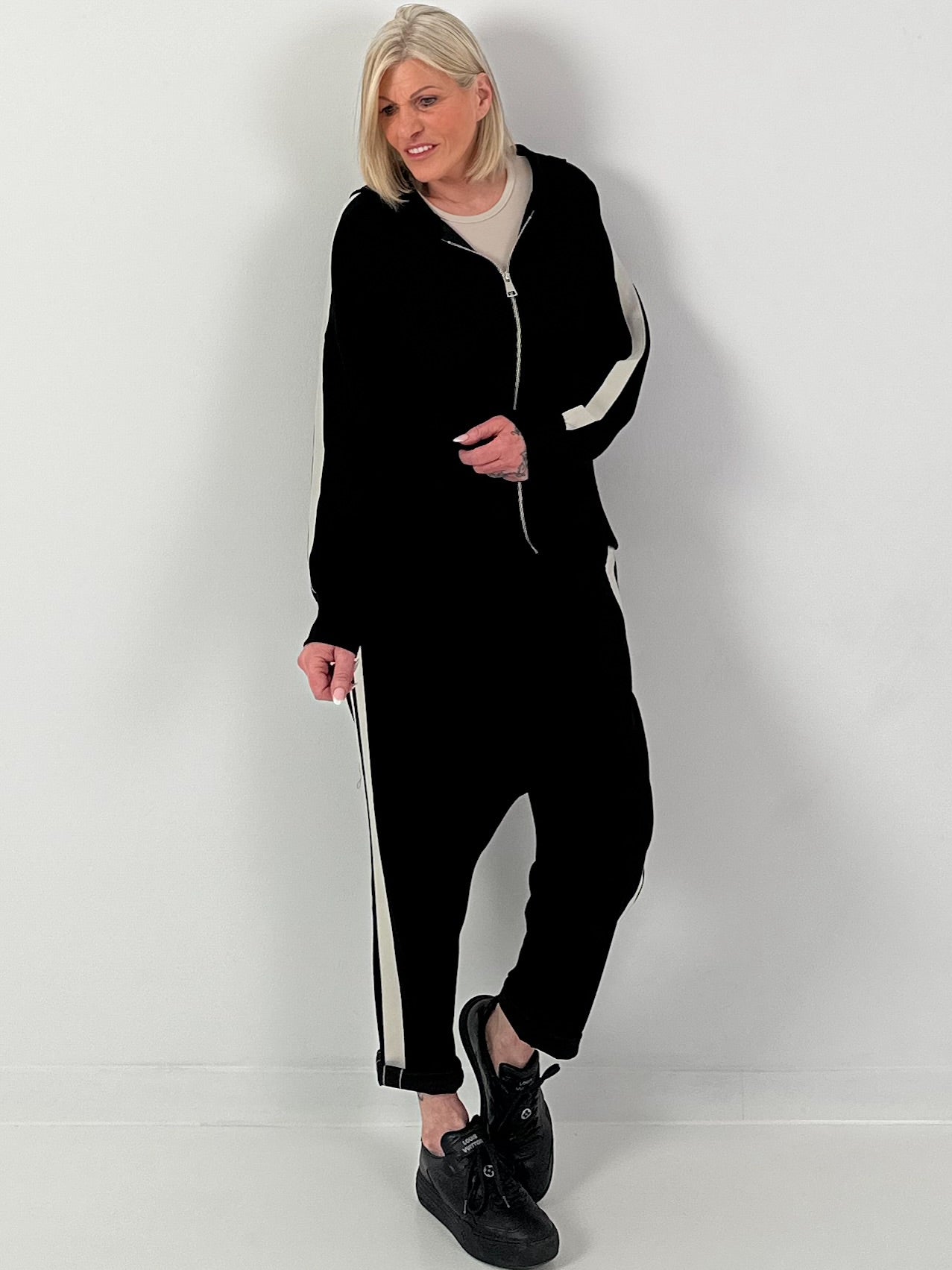 Sweat Baggy mit Streifen - schwarz