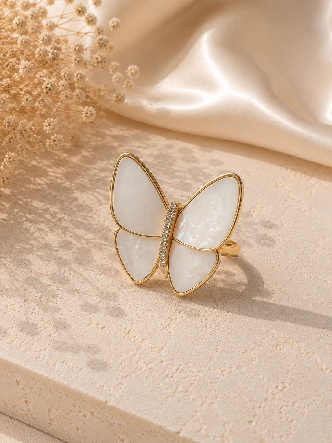 Butterfly Ring - white gold