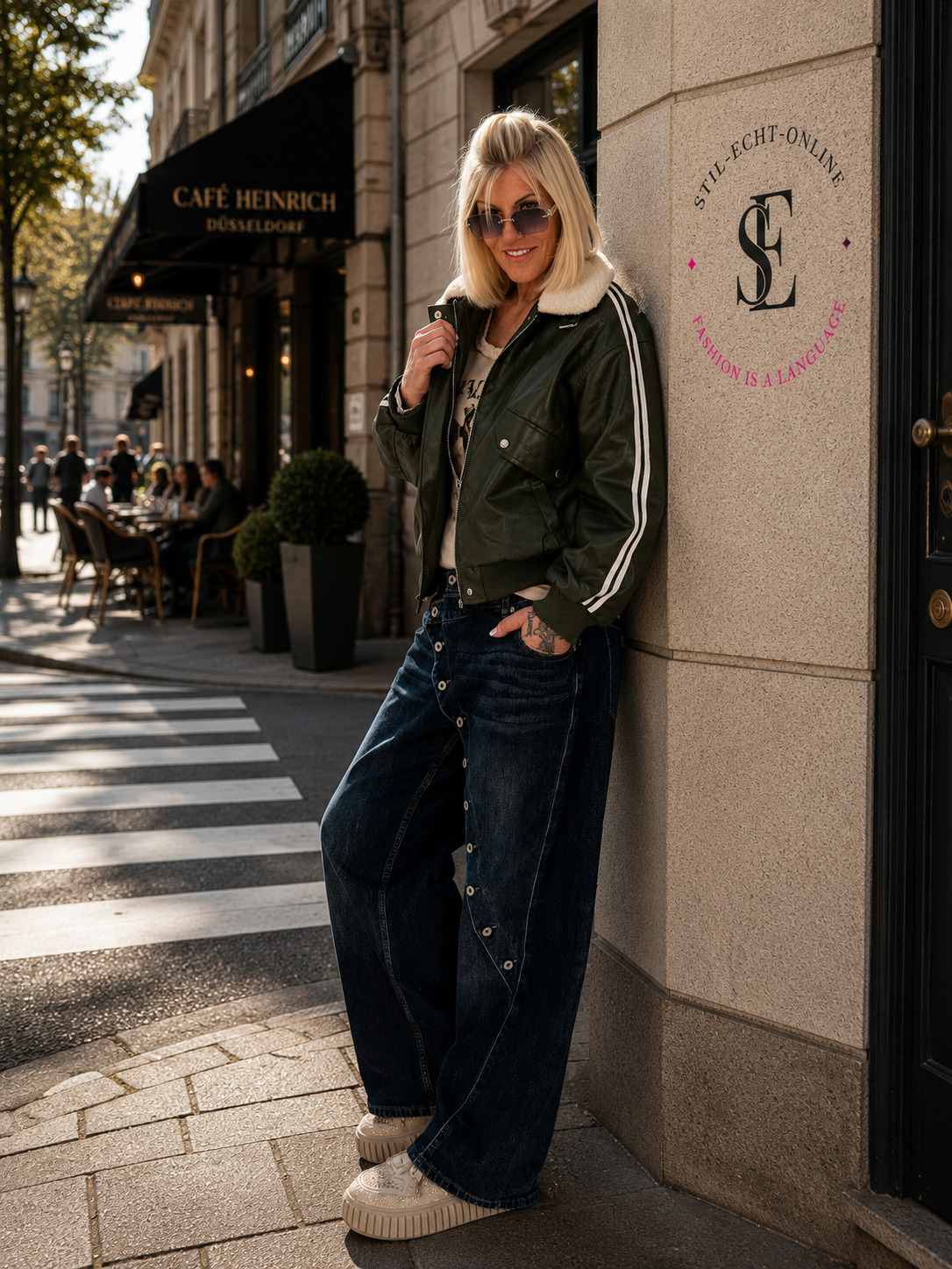 Stylish pilot jacket in leather look - olive