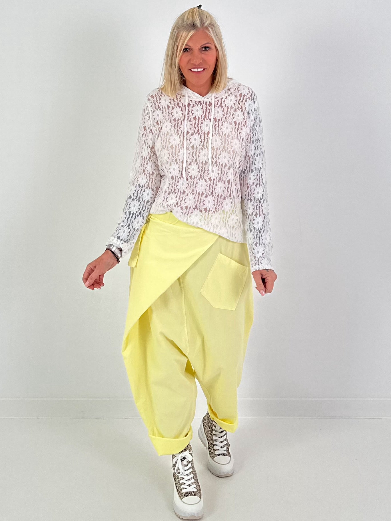 Leichter Hoodie aus Spitze - weiss