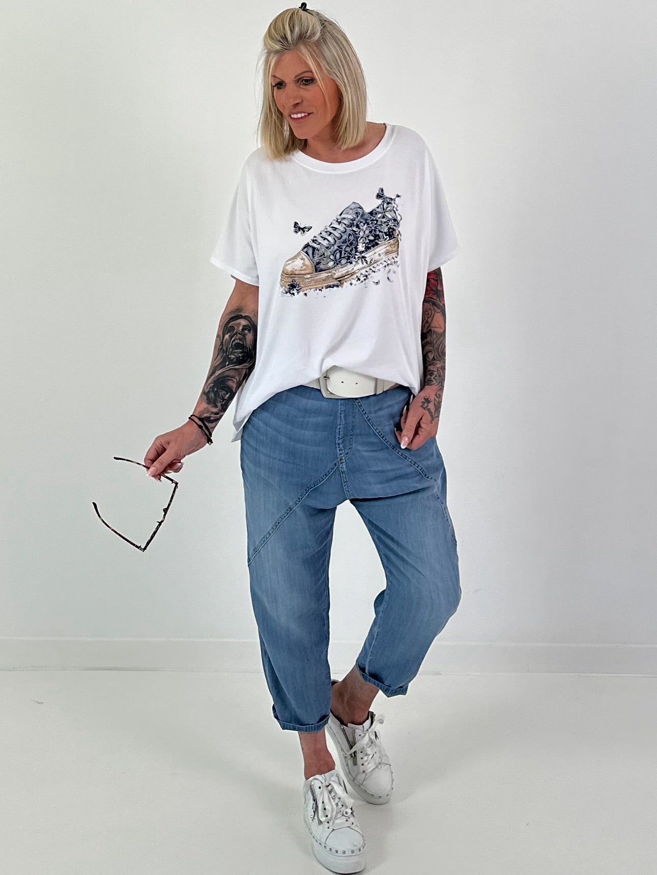 T-Shirt mit Schuhprint - weiss-dunkelblau