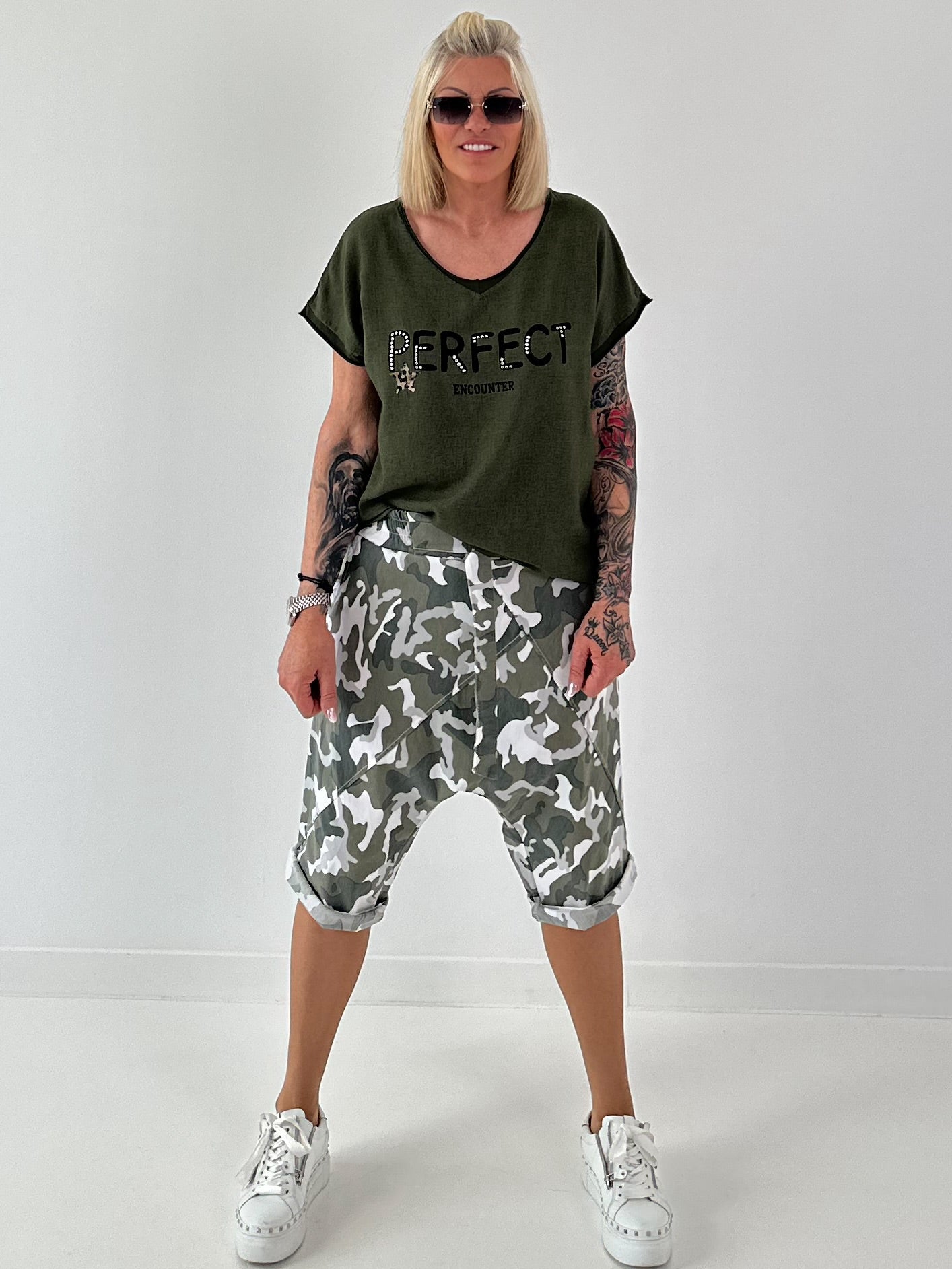 T-Shirt in edlem Materialmix - oliv