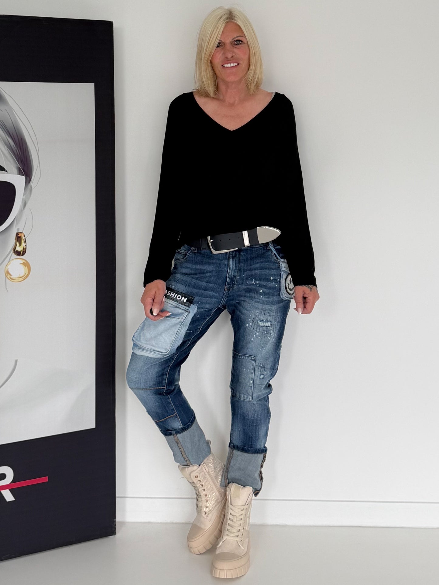 Basic Shirt mit V-Ausschnitt - schwarz