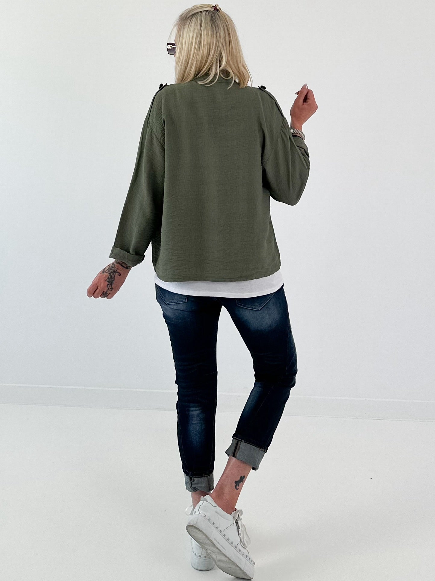 Leichte Jacke im Military Look - olive